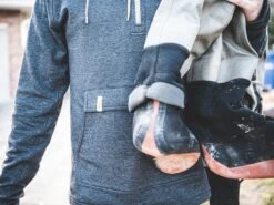 Simms Vermilion Full Zip Hoody -Fishing Gear Store lifestyle vermilionfullziphoody simms closeup 50 99 sim 10026n